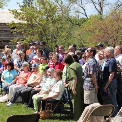 Modern-day Zumwalt family gathers for a photo