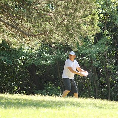 A golfer at The Fort gets ready to toss a disc
